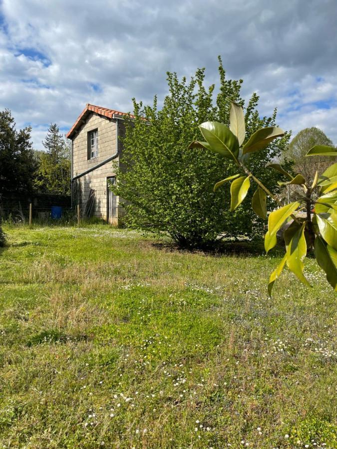 Chez Sarah - L'Escapade Javerlhac-et-la-Chapelle-Saint-Robert Exterior photo